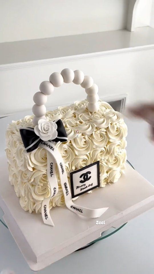 unique custom cakes